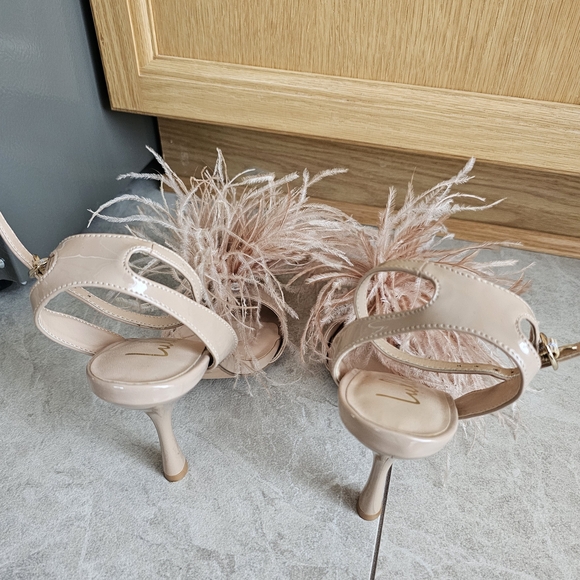 Elegant Feathered Women's Sandals - Picture 3 of 4